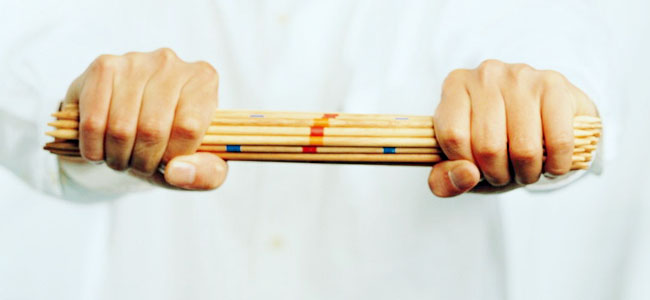 一把筷子折不斷，很好的體現(xiàn)了團(tuán)隊(duì)合作的力量。